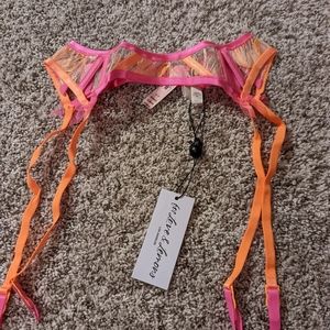 For love and lemons garter